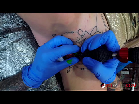 ❤️ Fìor tattooed hottie Sully Savage fhuair tattoo air a clitoris ❤️❌ Bhidio fucking aig gd.pornburst.ru ❤